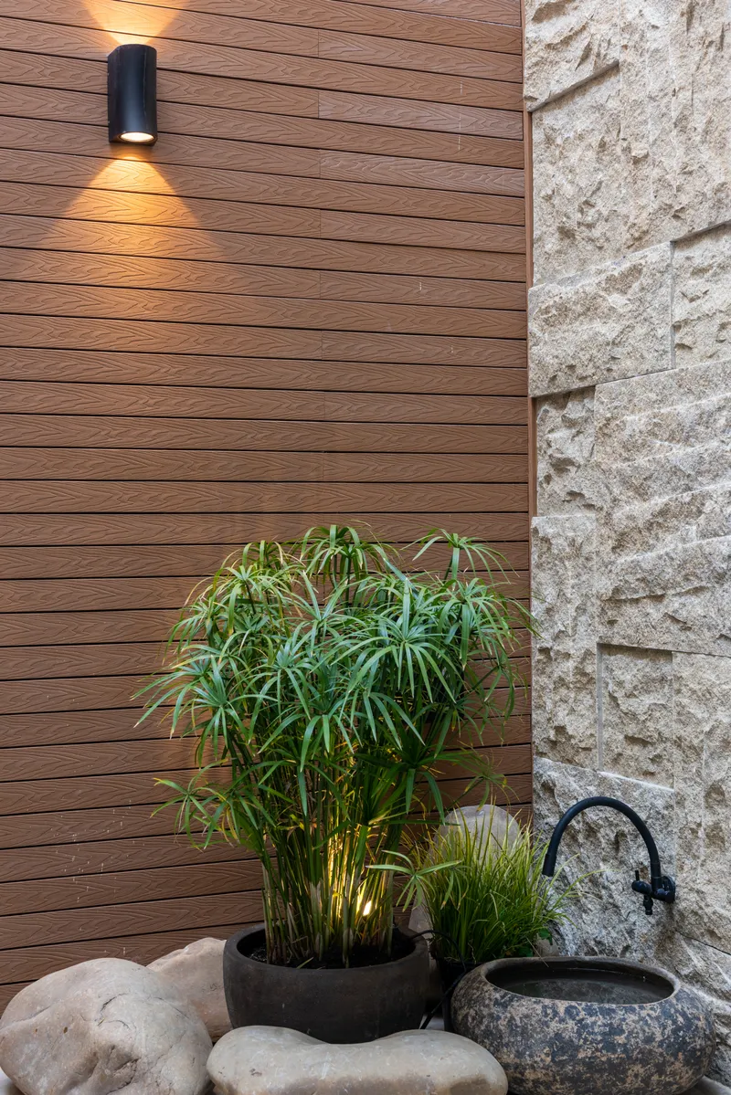 Simple Courtyard · 02