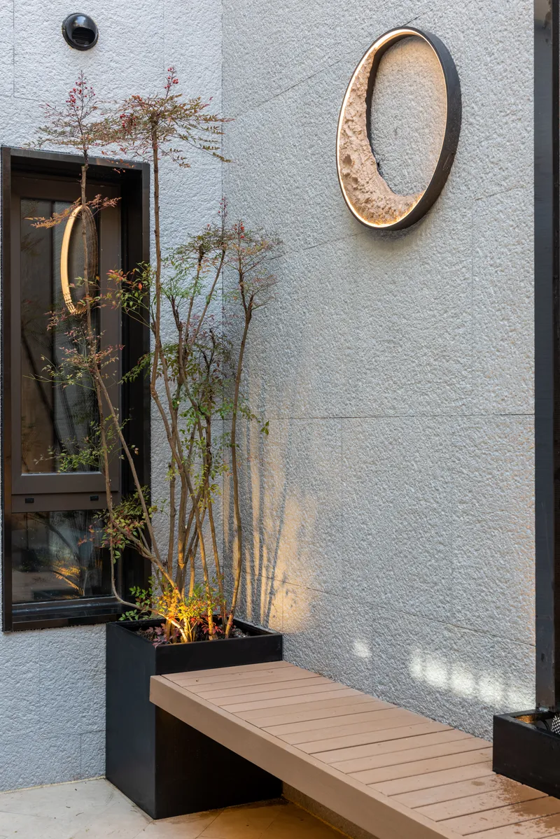 Simple Courtyard · 03